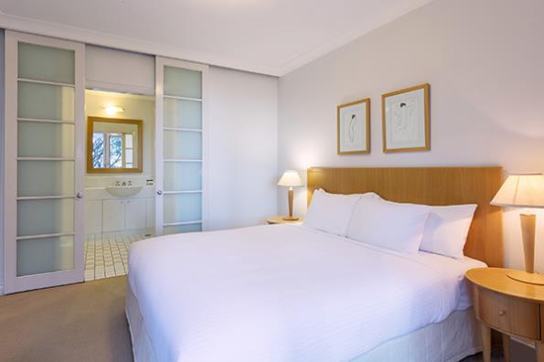 Oaks Cypress Lakes Resort 1 Bedroom Villa Bedroom 600x400px.jpg